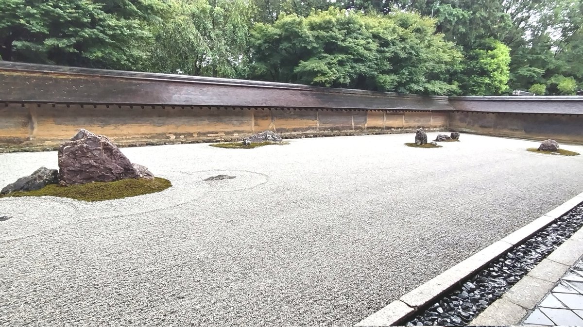 like37_026's tweet photo. 龍安寺､石庭と大政奉還､二条城を
訪問しました。
のんびり見てたら
帰り二条城の門が閉じてる😣
#京都
#立命館大学 https://t.co/G8slP7JApL