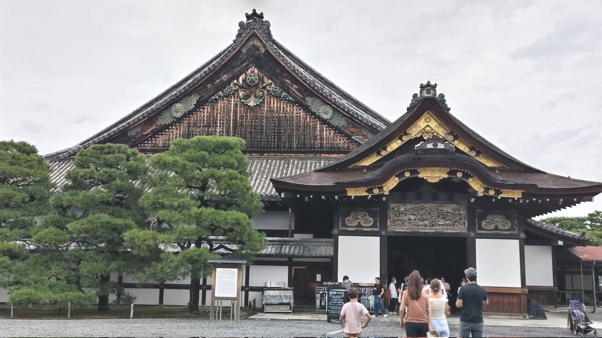 like37_026's tweet photo. 龍安寺､石庭と大政奉還､二条城を
訪問しました。
のんびり見てたら
帰り二条城の門が閉じてる😣
#京都
#立命館大学 https://t.co/G8slP7JApL