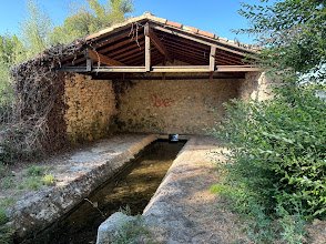 Sabias qué... a finales del XIX el #tren #minero abrió la Trinchera del #Ferrocarril en #Atapuerca, de donde surgen tesoros #prehistóricos, los railes sirvieron para reconstruir infraestructuras en el casco urbano del pueblo.
Busca un rail de tren en el lavadero 😉

@CITAtapuerca
