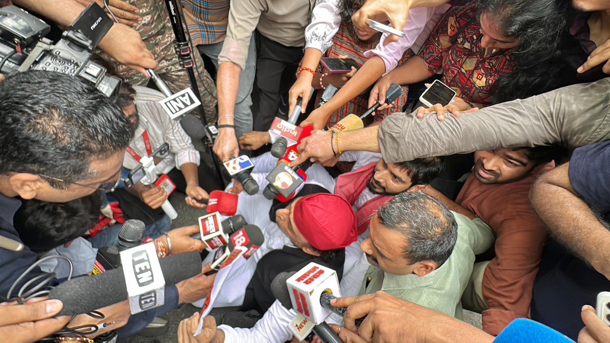 yadavakhilesh's tweet photo. https://t.co/ZlAzGKt7ZE