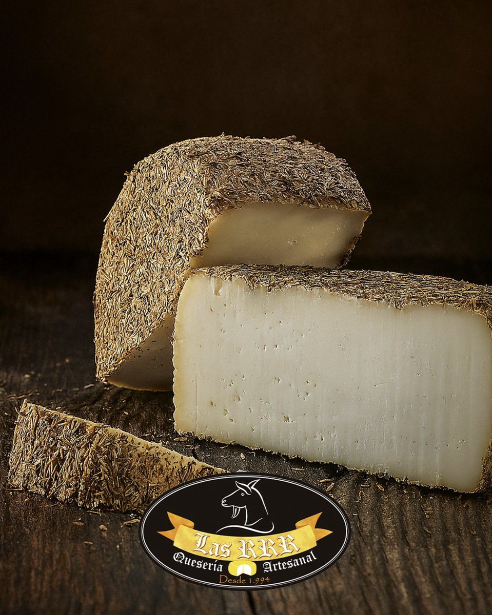 Entre la intensidad de la oveja y la fragancia del romero se esconde uno de nuestros secretos mejor guardados.
Un queso gran reserva de maduración prolongada, cubierto con una capa generosa de romero que perfuma cada lasca y despierta el paladar.
🔗 queserialasrrr.com