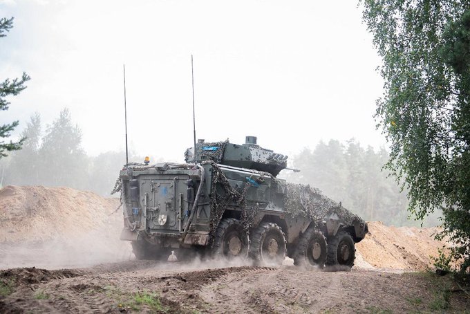 • ليتوانيا تُجري مناورات "Arsus Vilkas 2025" العسكرية على بُعد أميال قليلة من بيلاروسيا،وذلك بعد أيام من وصول أولى القوات الروسية للمشاركة في مناوراتها الضخمة مع بيلاروسيا "Zapad-2025".