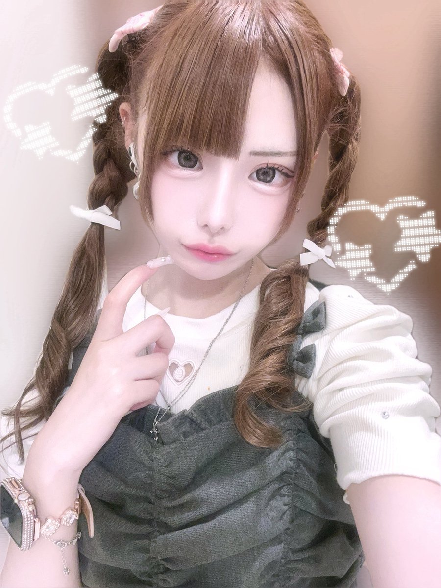 medyu_u's tweet photo. あたしの目の前で死ぬかあたしと一緒になるかどっちかにして❤︎ https://t.co/jCxRXlBTGI