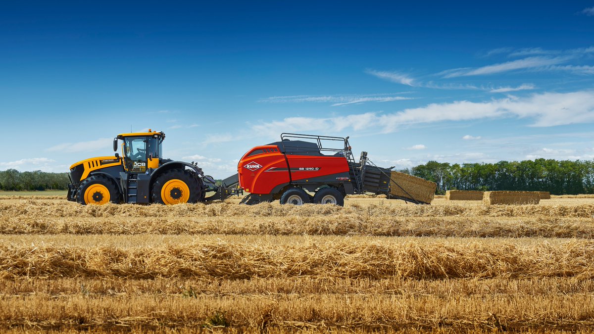 The beauty and the beast: the JCB Fastrac 8330 iCON.