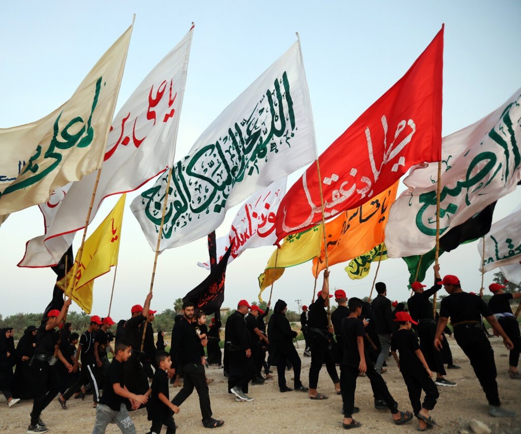 آرزو یعنی 
پاهای تاول‌زده، در مسیرِ عشق،قدم‌زدن با اشک، تا بارگاهِ حسین(ع)
#حب_الحسین_یجمعنا 
#وحدت_حسینی