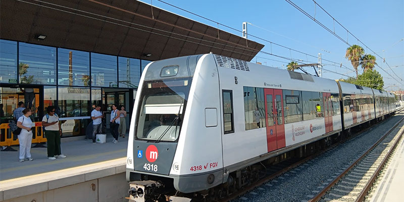 Metrovalencia (@metrovalencia) on Twitter photo 📊📢 #Metrovalencia va facilitar al juliol la mobilitat de 6,3 milions d’usuaris en el primer mes complet de la zona sud després de la reconstrucció per la riuada
📍 Les 20 estacions i baixadors des de Paiporta fins a Castelló han obtingut 426.422 viatgers 🚶♀️🚶♂️ 
 
📍 La Línia 3 📊📢 #Metrovalencia va facilitar al juliol la mobilitat de 6,3 milions d’usuaris en el primer mes complet de la zona sud després de la reconstrucció per la riuada
📍 Les 20 estacions i baixadors des de Paiporta fins a Castelló han obtingut 426.422 viatgers 🚶♀️🚶♂️ 
 
📍 La Línia 3