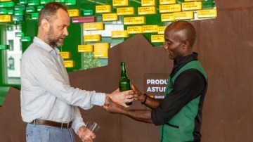 🟢 El diario inglés  <a href="/thetimes/">The Times and The Sunday Times</a> publicó ayer un interesante reportaje sobre la sidra de asturias    

▪️ Puedes leerlo en : sidradeasturias.es/el-campeon-del…

#alimentosdelparaiso
#sidradeasturias
#manzanaasturiana
#senota