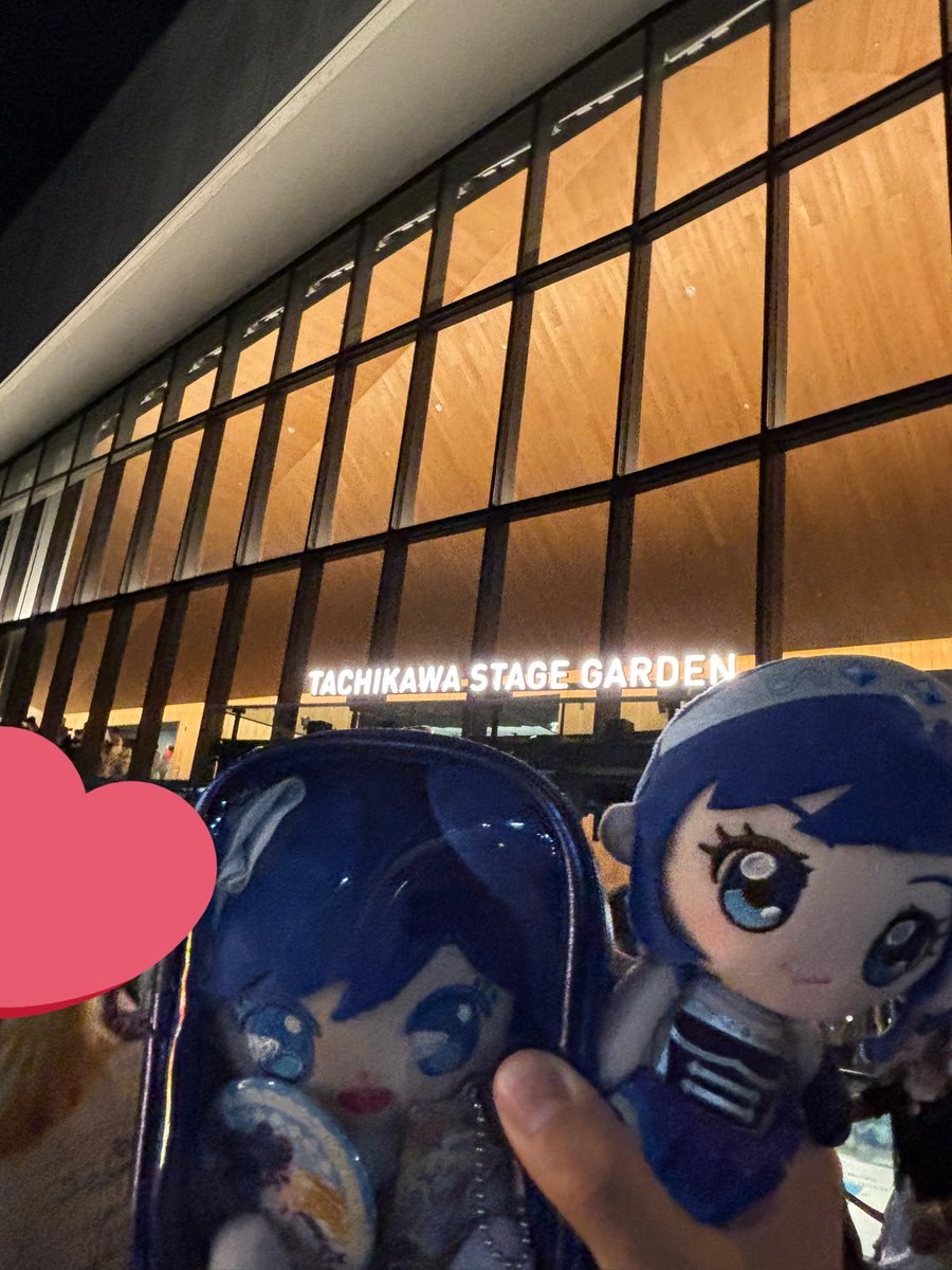 howcanibecalm_1's tweet photo. #アイカツロックフェス
地方から現地ライブを夢みて10年、Finalも行けず現地参戦を諦めてま���たがこんな��でしかも最前列で叶って本当に最高の夜でした....
生演奏、ずっと憧れてた出演者の皆さんの生歌唱を目の前で聞けて感無量でした!!!
ありがとうアイカツ!! https://t.co/JPKEqPuY70
