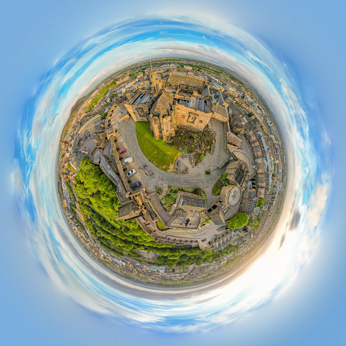 What a location to be flying a drone show from, let alone as part of <a href="/EdinburghTattoo/">Edinburgh Tattoo</a> for their 75th Anniversary.

#edinburghcastle #droneshows #droneshow #dronedisplay #getnoticed #eventprofsuk