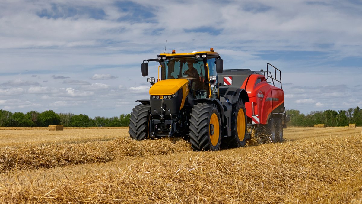 JCBagriculture's tweet photo. The beauty and the beast: the JCB Fastrac 8330 iCON. https://t.co/kT312Pgavx