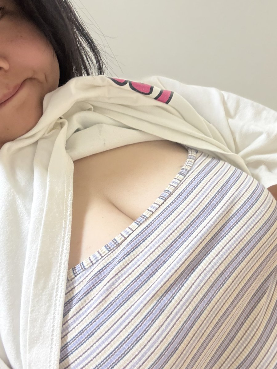 hiw_oo's tweet photo. ご無沙汰しすぎてなんかフォロワー減ってたあ🤦‍♀️💦

これ希望！🙋‍♂️ってのあったら個人で送るかもお📸
 #うらあか女子  #ぽっちゃり  #ぽっちゃり好き男子と繋がりたい  #ぽっちゃり好きさんと繋がりたい  #裏アカ女子 https://t.co/0jXUqwhZbd