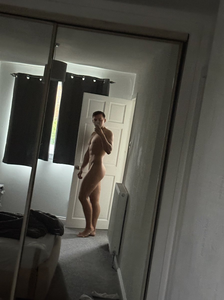 ross 🍑 tweet media