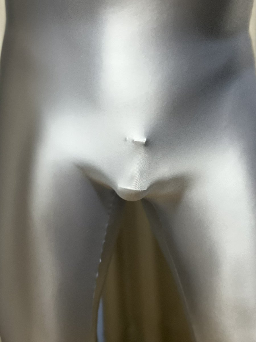 鍵付きゼンタイマネキン
調教中