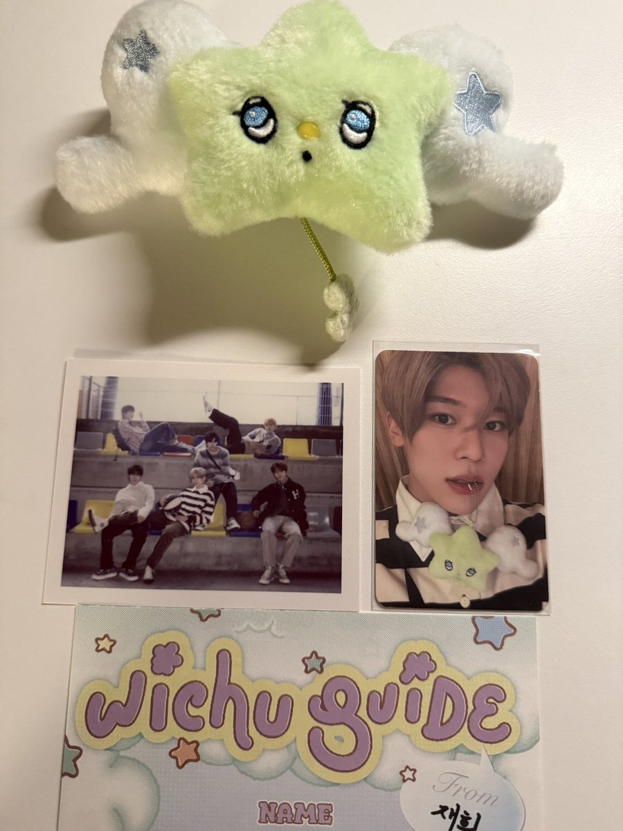 엔시티위시 위츄 양도
외출 X 단순 개봉후 전시 (하자x)
구성품 아래 사진 확인 
( 스티커 세트, nfc cd 빼고 다 있음 )

3.0 + 반택 0.2

엔시티위시 nct wish wichu 위츄 팝츄
시온 리쿠 유우시 재희 료 사쿠야