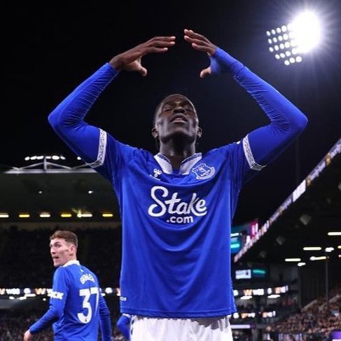 BelgianFans's tweet photo. Can't even make his own celebration smh...
#avfc #efc https://t.co/9Afqmx3gzd