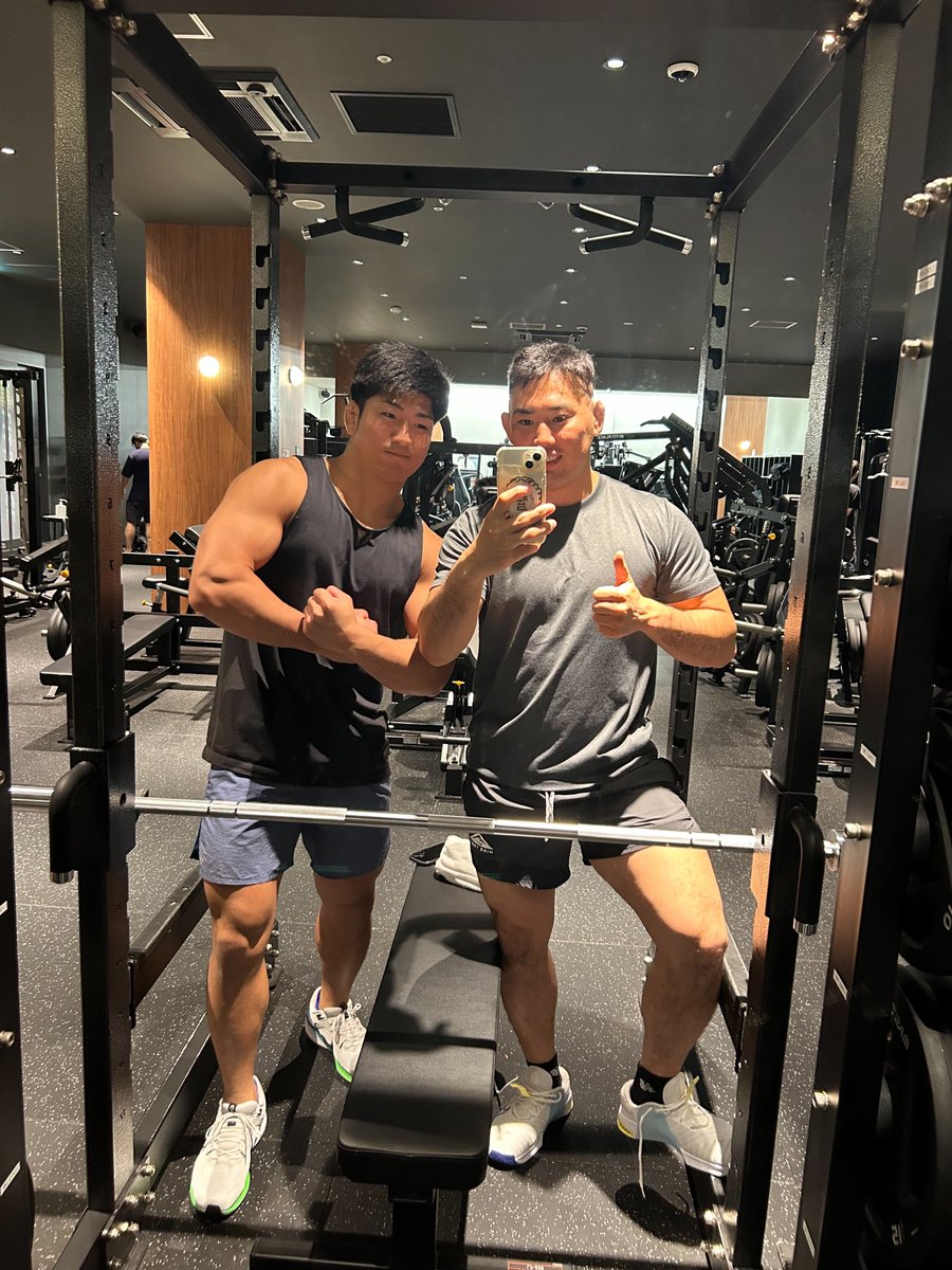 keiyogasjudo's tweet photo. 【合宿風景：DAY1】
8月23.24日に開催されます、全日本実業柔道個人選手権大会に向けて、都内の大学等を中心に合宿を行なっております🥋

AM：鍛錬館
PM：トレーニング

徳持選手、誕生日おめでとうございます！寮生から素敵なプレゼント🎁
2週間後の全日本実業柔道個人選手権では、金メダルを掴みに🔥 https://t.co/9eNZIcqnVE