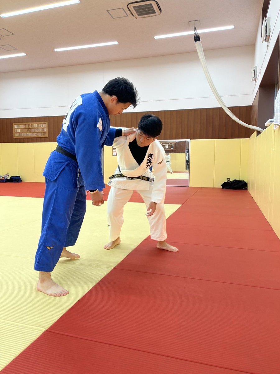 keiyogasjudo's tweet photo. 【合宿風景：DAY1】
8月23.24日に開催されます、全日本実業柔道個人選手権大会に向けて、都内の大学等を中心に合宿を行なっております🥋

AM：鍛錬館
PM：トレーニング

徳持選手、誕生日おめでとうございます！寮生から素敵なプレゼント🎁
2週間後の全日本実業柔道個人選手権では、金メダルを掴みに🔥 https://t.co/9eNZIcqnVE