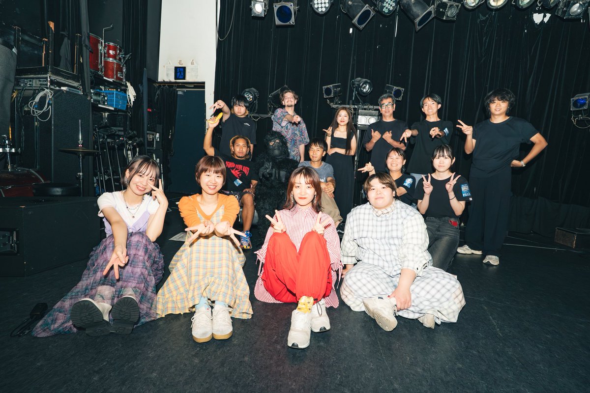 epososa301's tweet photo. 🌼Special Thanks🌼

photo by t-takumi

[ MS.NONDEゲスト ]
■トロンボーン : ニック・マーシャル
■VJ : RYU

■会場 : ESAKA MUSE
■音響 : 龍華大吾(オレンジサウンドワークス)
■照明 : 北島圭悟
■撮影/ステージ装飾/幕間映像編集 : t-takumi
■ゴリラ役 : ふだち

続  ↓  ↓  ↓ https://t.co/2KVkRaZfHQ