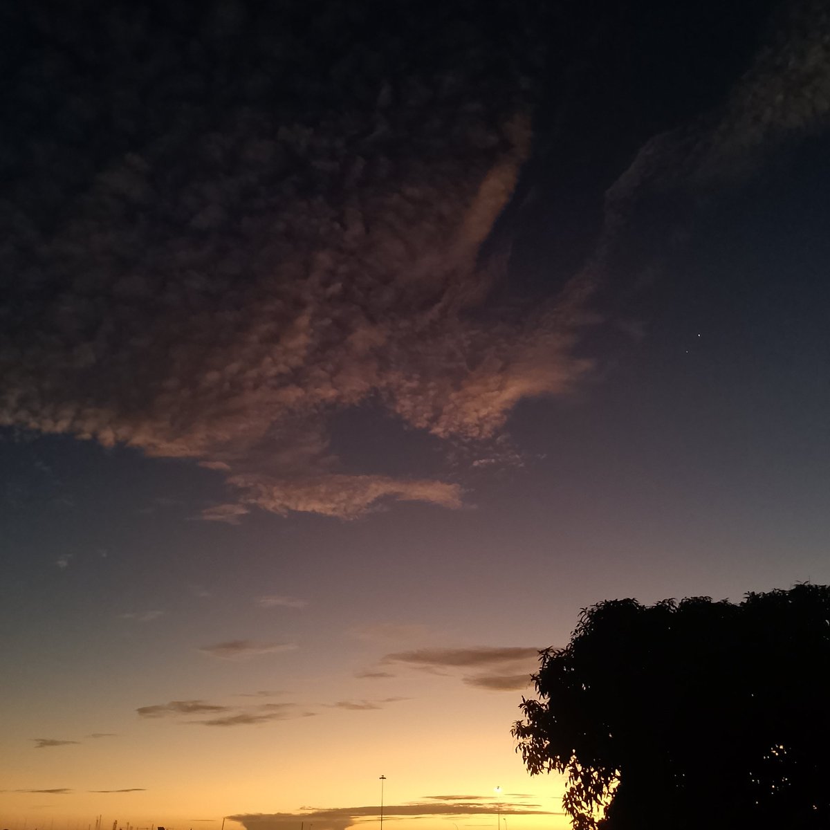 <a href="/Meteovargas/">Luis Vargas</a> Buenos Días señor Vargas, así amaneció el Litoral Central Estado Vargas 🇻🇪