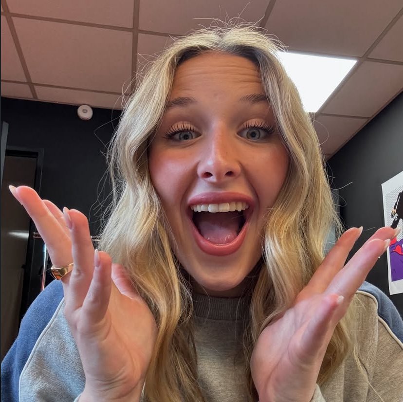 GossipRoomOff's tweet photo. 🚨 Helena Bailly, alias "Hélé", comme le titre de son 1er album, continue son ascension fulgurante !

Révélée par la #StarAcademy, la chanteuse de 23 ans aligne les succès : plusieurs disques d’or, un Olympia complet, des concerts qui enflamment le public et même une prestation devant la famille royale de Belgique.

Prochaine étape ? Les Enfoirés 2026, où elle rejoindra la troupe pour leur spectacle à l’Accor Arena.

Un parcours éclatant qui bouscule toutes les prévisions. 🎤🌟 (via RTBF / Europe 1)