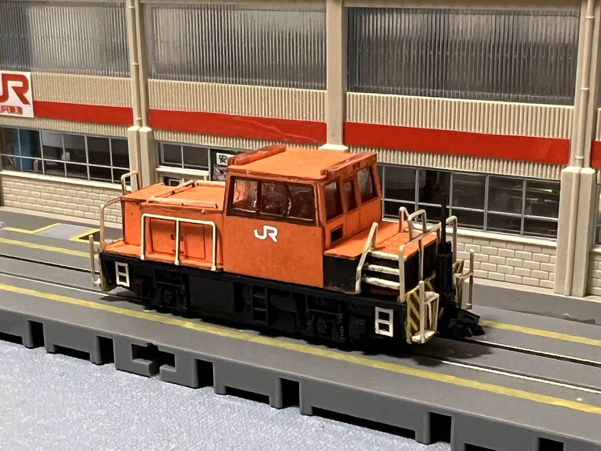 キハ工房さんの名古屋の入換機完成です

リア部分はTOMIXのJC70の双頭カプラーを加工して装着！