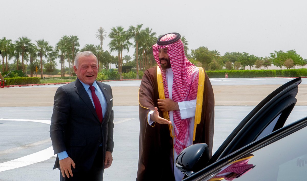 جلالة ملك المملكة الأردنية الهاشمية يصل إلى نيوم وسمو #ولي_العهد في مقدمة مستقبليه.
spa.gov.sa/ar/w2376738
#واس