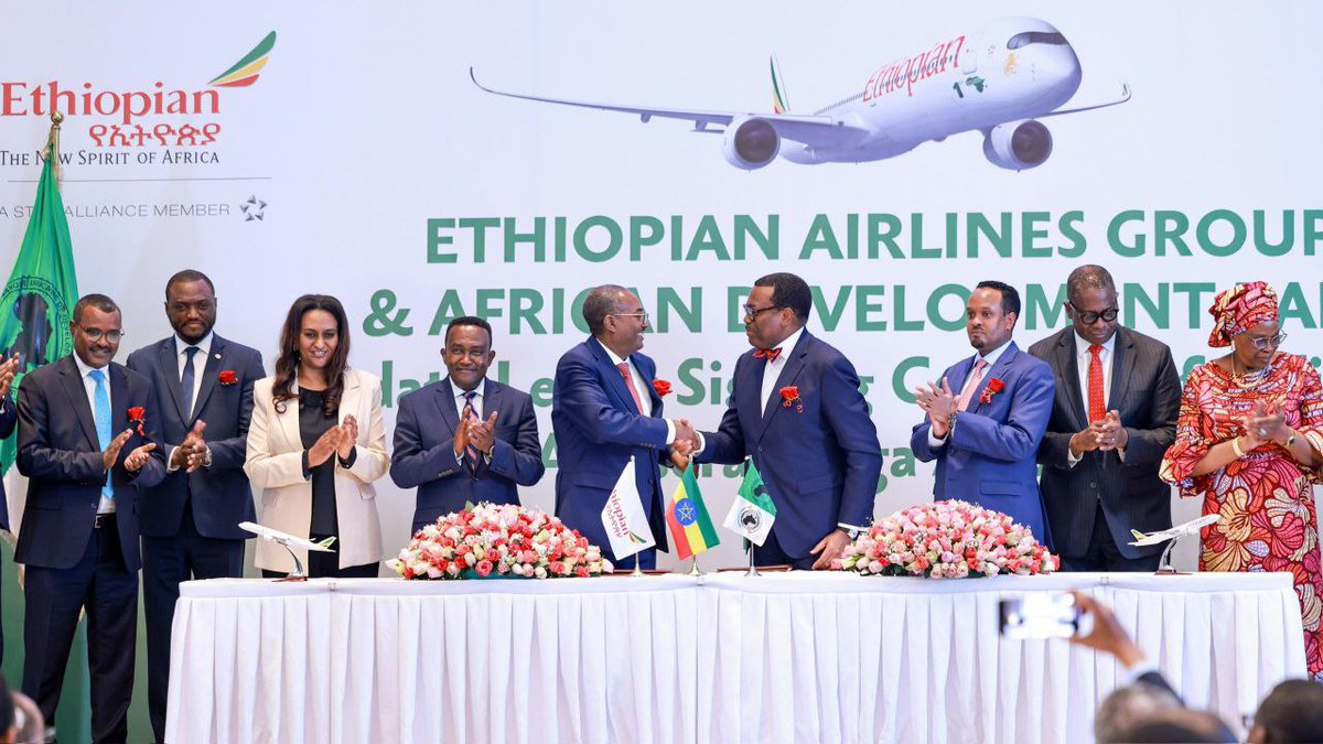 #AfDB and #EthiopianAirlines Group today signed a letter appointing the Bank as the Mandated Lead Arranger for the financing of the #BishoftuInternationalAirport — which, upon completion, will be #Africa’s largest airport.
ena.et/web/eng/w/eng_…