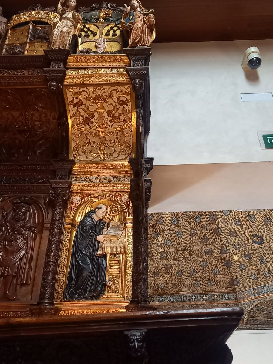 Sabías q la #silleríacorobajo de #sanbenitoelreal se expone en #museonacionaldeescultura #Valladolid. Tallada en madera de nogal, con elementos renacentistas y alguna traza gótica, deslumbra x su majestuosidad y detalles <a href="/Investigart/">InvestigArt</a> <a href="/alquicel/">ConsueloSanzdeBremond</a> <a href="/cipripedia/">Cipriano García Hidalgo Villena </a> <a href="/Boro_RR/">Boro</a> <a href="/KurtBravo/">Ioannes Austriacus</a>