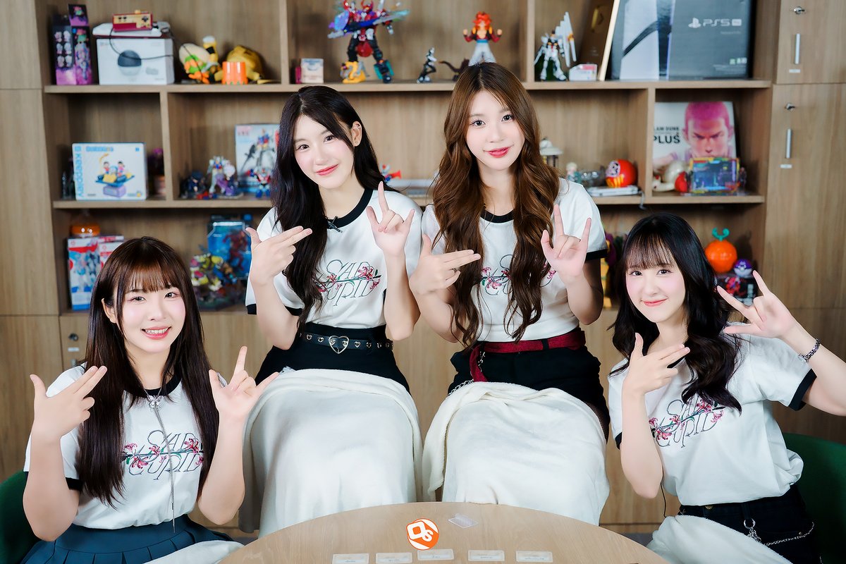 Online Station tweet media