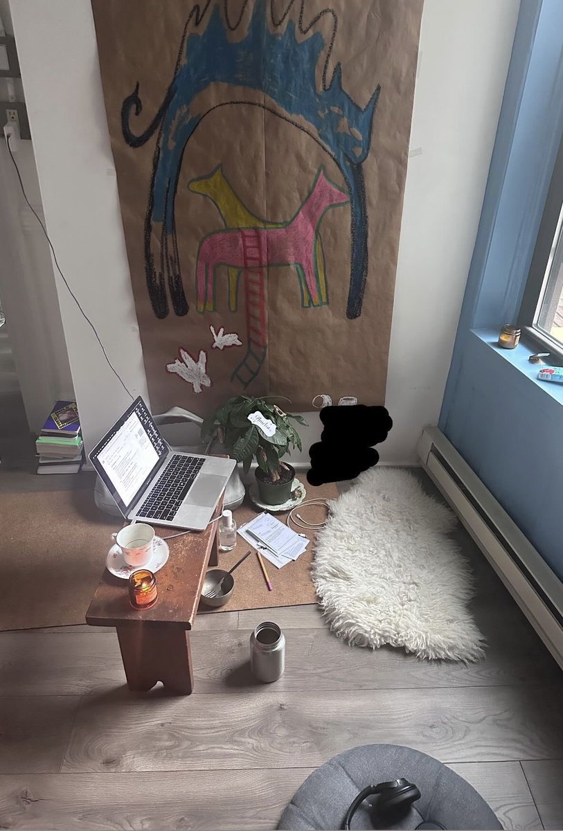 I love houses where u can tell someone is living there !!! There is life