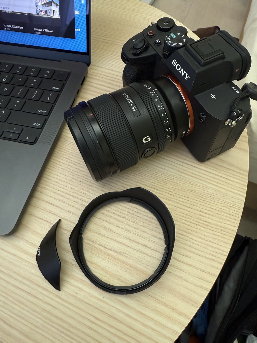 これはパパになった喜びのあまり粉砕されたレンズフード