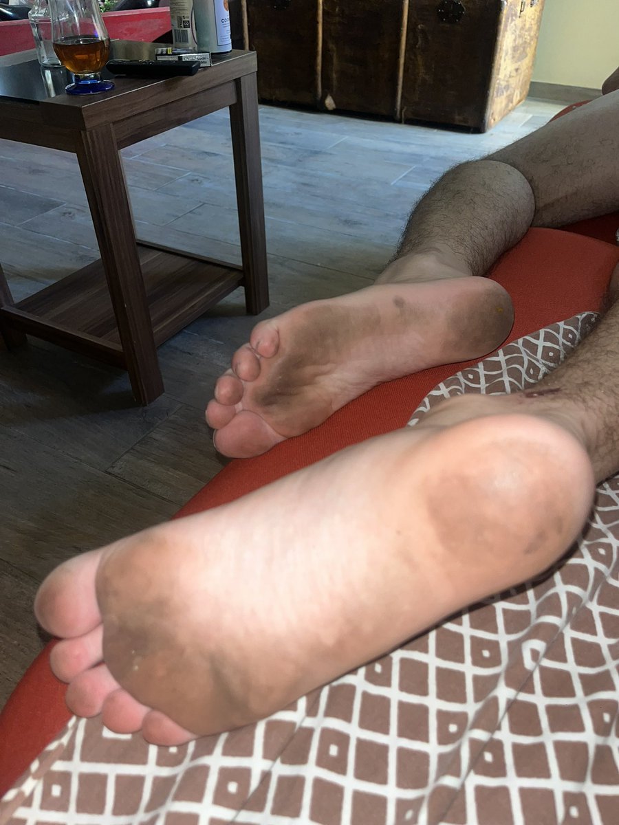 Chi è pronto a leccare ed adorare questi piedi sporchi ?
Ogni zerbino inferiore si merita dei piedi del genere ed ogni RE si merita di essere pagato 🦶👑
#moneyslave #feetfetısh #feet #money