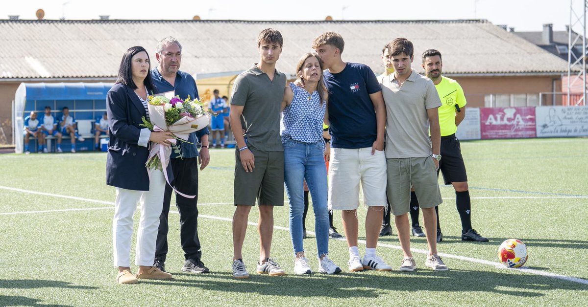 CSDArzua's tweet photo. Este pasado sábado vivimos no Viso o partido en Memoria de José Manuel Sebio. 

Damos as grazas a @SD_Compostela e @RCDcanteira pola súa participación nunha xornada tan especial para o clube. 

📷 Nacho Castaño

#ImosCSD https://t.co/nuq3F04zdQ