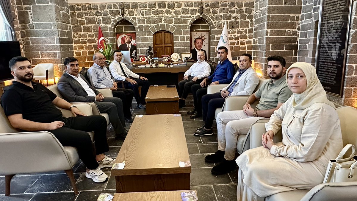 Adalet ve Kalkınma Partisi Diyarbakır Milletvekili Sn.Mehmet Sait YAZ,AK Parti Sur İlçe Bşk. Sn.Davut YILDIZ,AK Parti İl Bşk.Yrd.Muhlis KAHRAMAN,AK Parti Sur İlçe Kadın Kolları BşkAsiye BUDAK, Kaymakamımız Sn.Hasan AKBULUT’ta hayırlı olsun ziyaretinde bulundular.
<a href="/hasanakbulut24/">Hasan Akbulut</a>