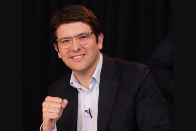 Luego de más de dos meses en la unidad de cuidados intensivos de la Fundación Santa Fe, el senador Miguel Uribe Turbay falleció este 11 de agosto del 2025 tras el atentado del que fue víctima.