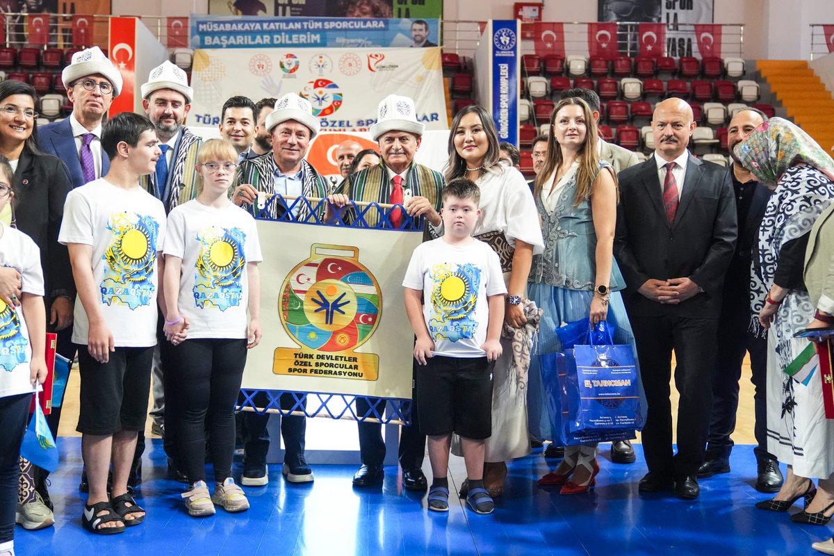 BY's tweet photo. 1- İstanbul’un kalbinde, Türk Devletleri Özel Sporcular Kültür ve Spor Festivali'nde, Türk dünyasının dört bir yanından gelen özel sporcu kardeşlerimizle bir arada olmanın mutluluğunu yaşıyorum.

Bu buluşma, sadece bir spor organizasyonu değil; gönüllerin, kültürlerin ve umutların buluştuğu bir kardeşlik şölenidir.

Başta katılımcı ülkelerimizin değerli temsilcilerine, sporcularımıza, ailelerine ve bu organizasyonda emeği geçen herkese şükranlarımı sunuyorum.