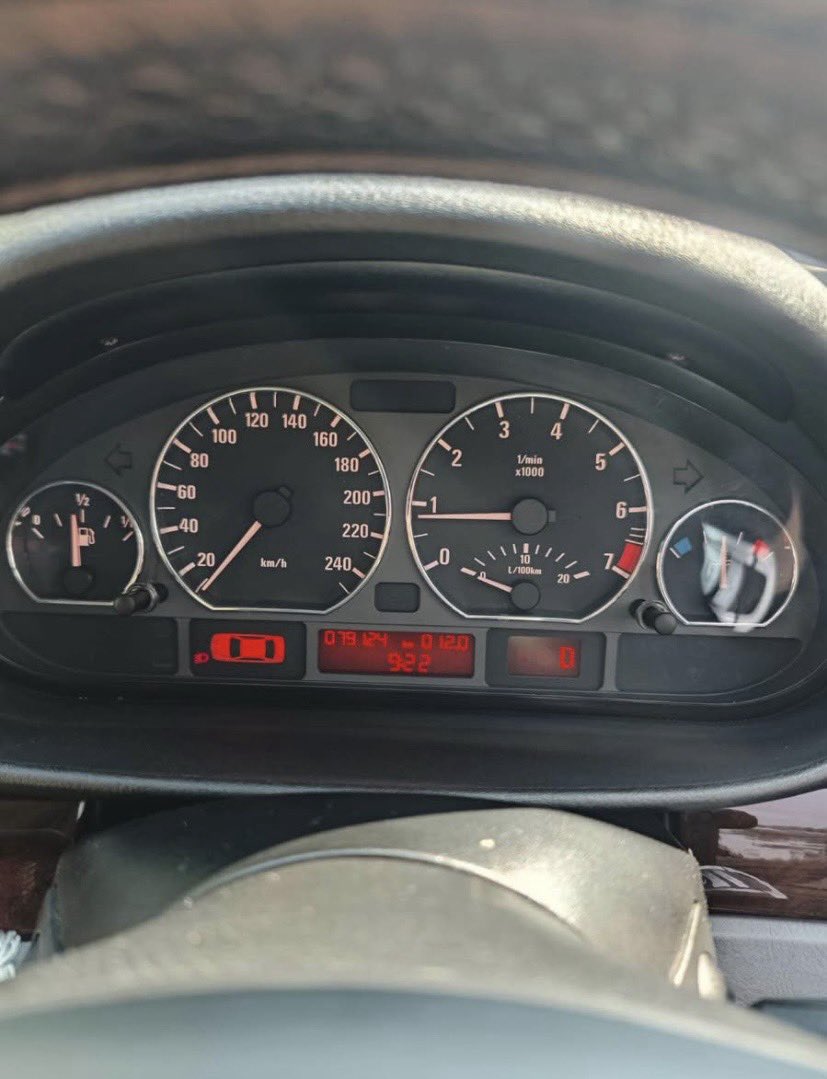 kptyasx's tweet photo. @PetrolWeeb @hourlymalaytwt Weh it’s getting numbers 😳 
shameless ngiklan dulu WTS BMW e46 2003 kondisi 85% mulus pemakaian  
 
Bandung ya! 
yukkkkk yg lg cari mobil https://t.co/WNJsQM6Dyb