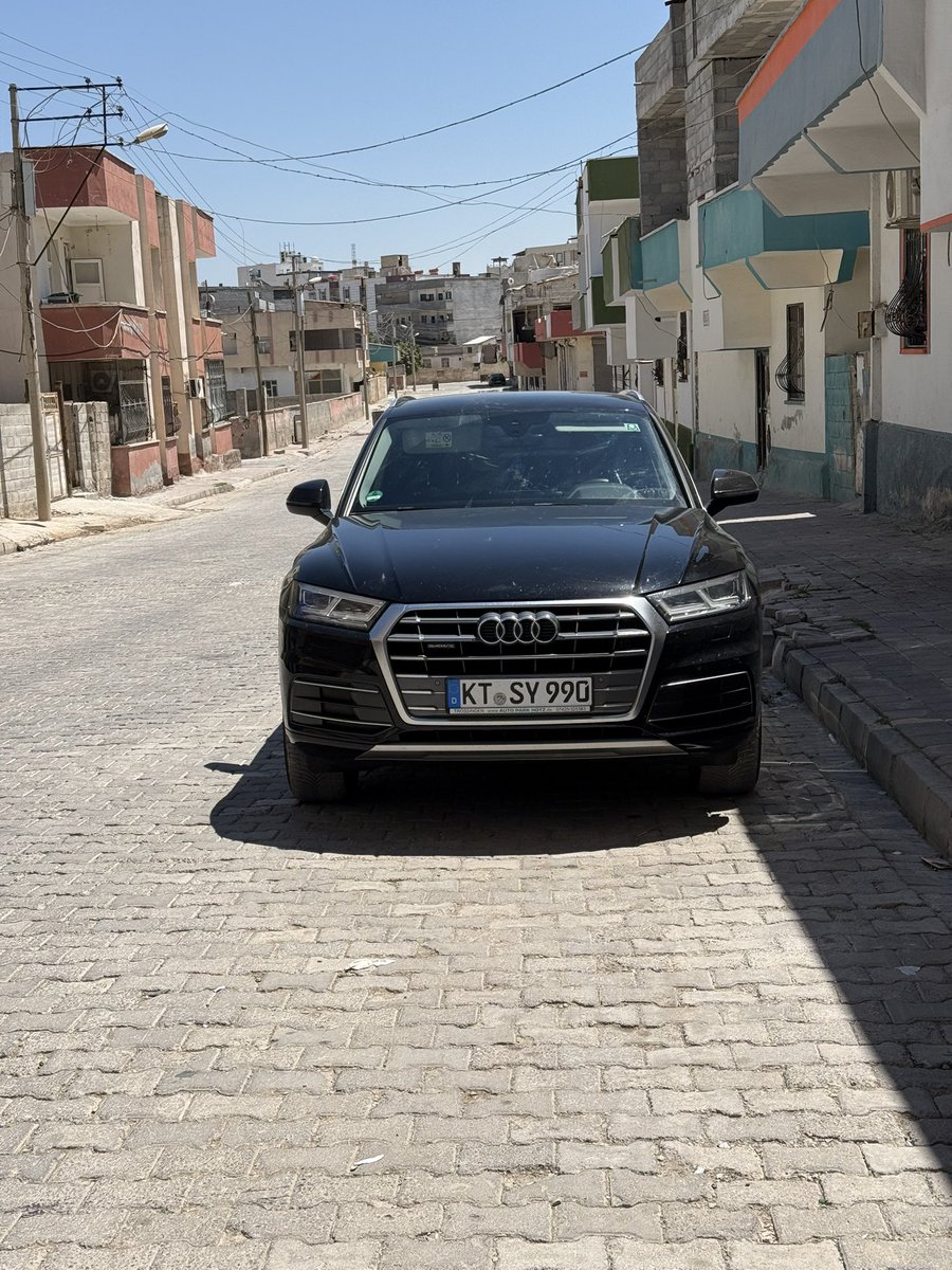 2 yıl Önce Ailesi’ile Almanya’ya Giden Suriyeli Komşumuz Bugün Son Model Audi Q5 ile Türkiyede yaşayan Akrabalarını ziyarete gelmiş.Türkiye’de Olsa Kaç Yıl Çalışarak bu arabaya sahip olabiliyoruz Çok yazık Gerçekten 
“Almanya’da hayat bitmiş diyorlar. Ya nasıl bitmiş!
