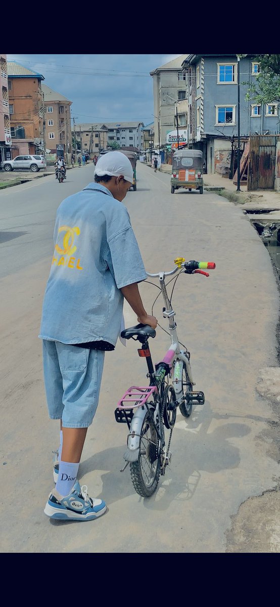 If this bicycle nor later carry me reach 02 sha problem go dey! 😂