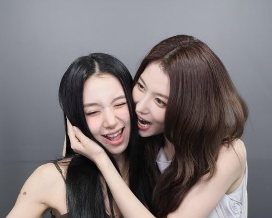 chaeyoung pics tweet media