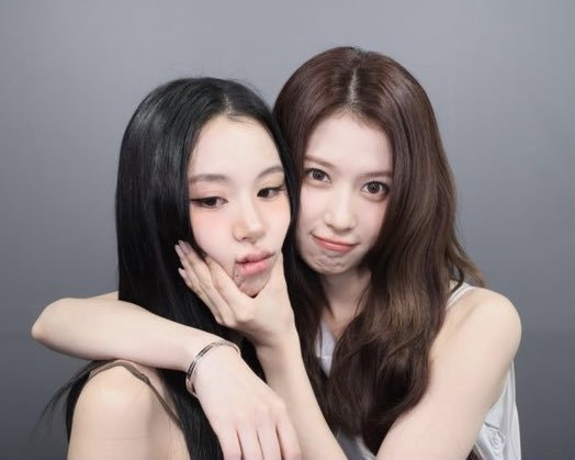 chaeyoung pics tweet media