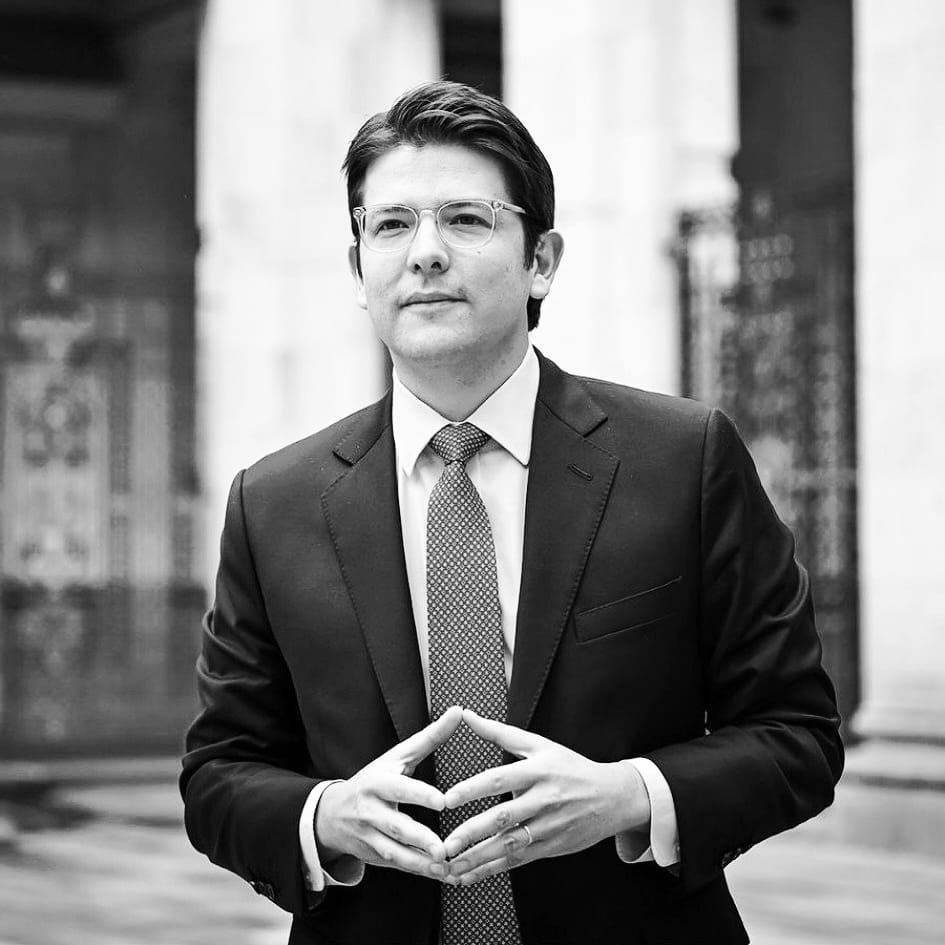 MinInterior's tweet photo. El @MinInterior lamenta profundamente el fallecimiento del senador Miguel Uribe Turbay. Extendemos nuestras sentidas condolencias a su esposa, hijos, padre, hermana y demás familiares. Acompañamos a sus seres queridos en este difícil momento. https://t.co/eei1T59YpO