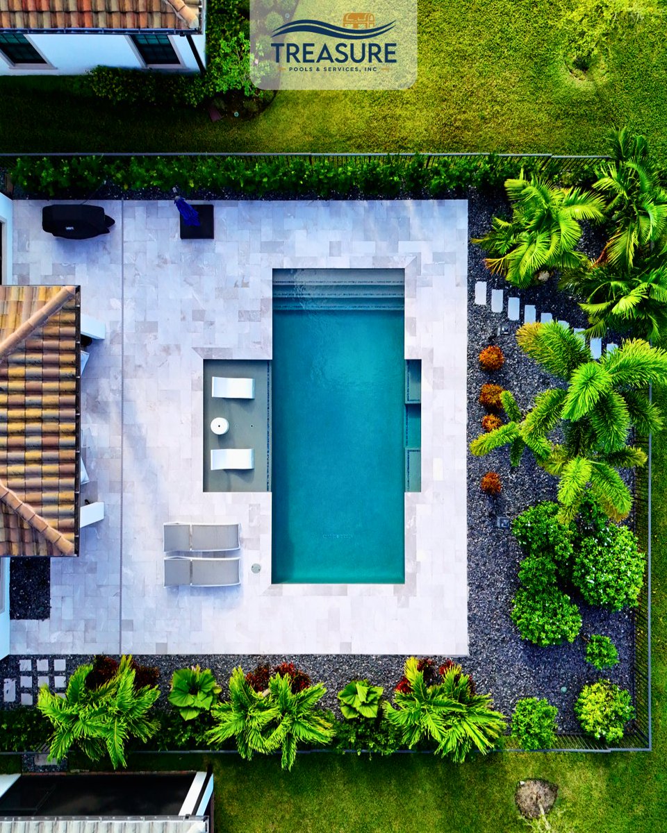 CraigPools's tweet image. Modern elegance from above 💧✨ This custom pool features sleek steps, an integrated sunshelf with loungers and table, and is perfectly framed by lush landscaping and clean paver lines. Backyard luxury at its finest!

#Poolconstruction #Luxuryswimmingpools #Swimmingpooldesigns