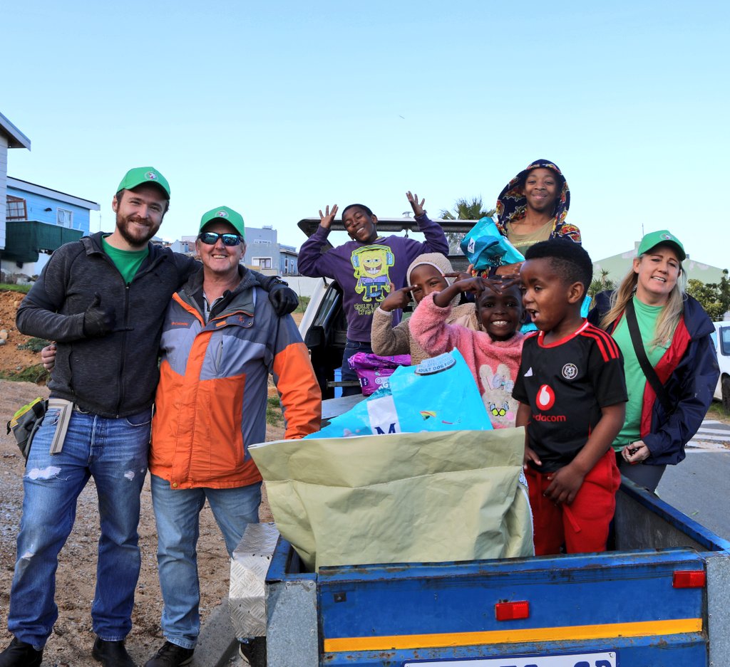 lolsielove's tweet photo. Yesterday, it was just the three of us, me Geoffrey Garrett and a friend — but our amazing little helpers jumped in and helped all the way! Couldn’t have done it without them.
Zola's Paw Project https://t.co/SnepE9khVA