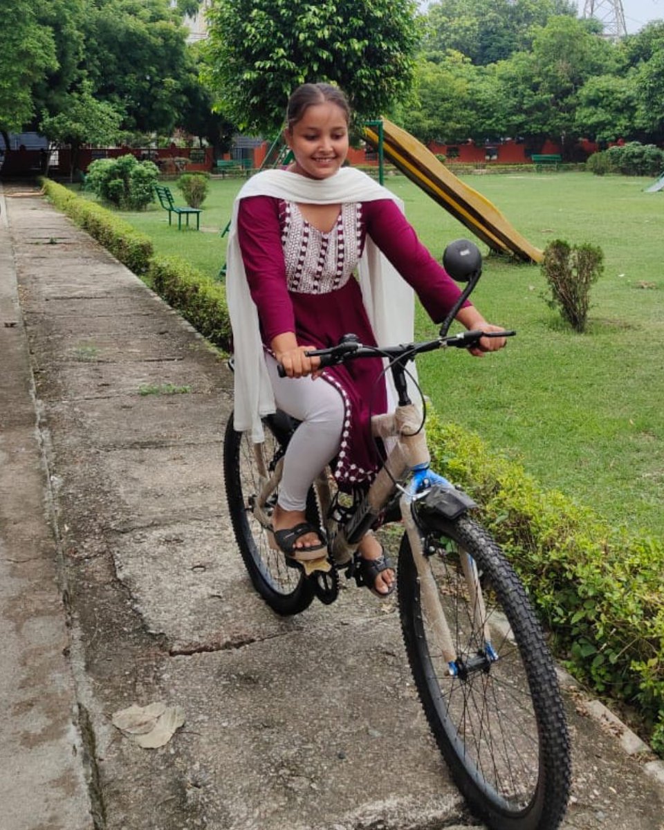 SupportMilaan's tweet image. Wheels of freedom, powered by kindness 🚴‍♀️
Thank you Goodera and partner IBM for gifting cycles to our Girl Icons in Lucknow. Now they can travel safely, save time and move closer to their dreams. #GirlsWithDreams #WheelsOfChange #PedalToProgress #GirlIcons #Goodera #IBM