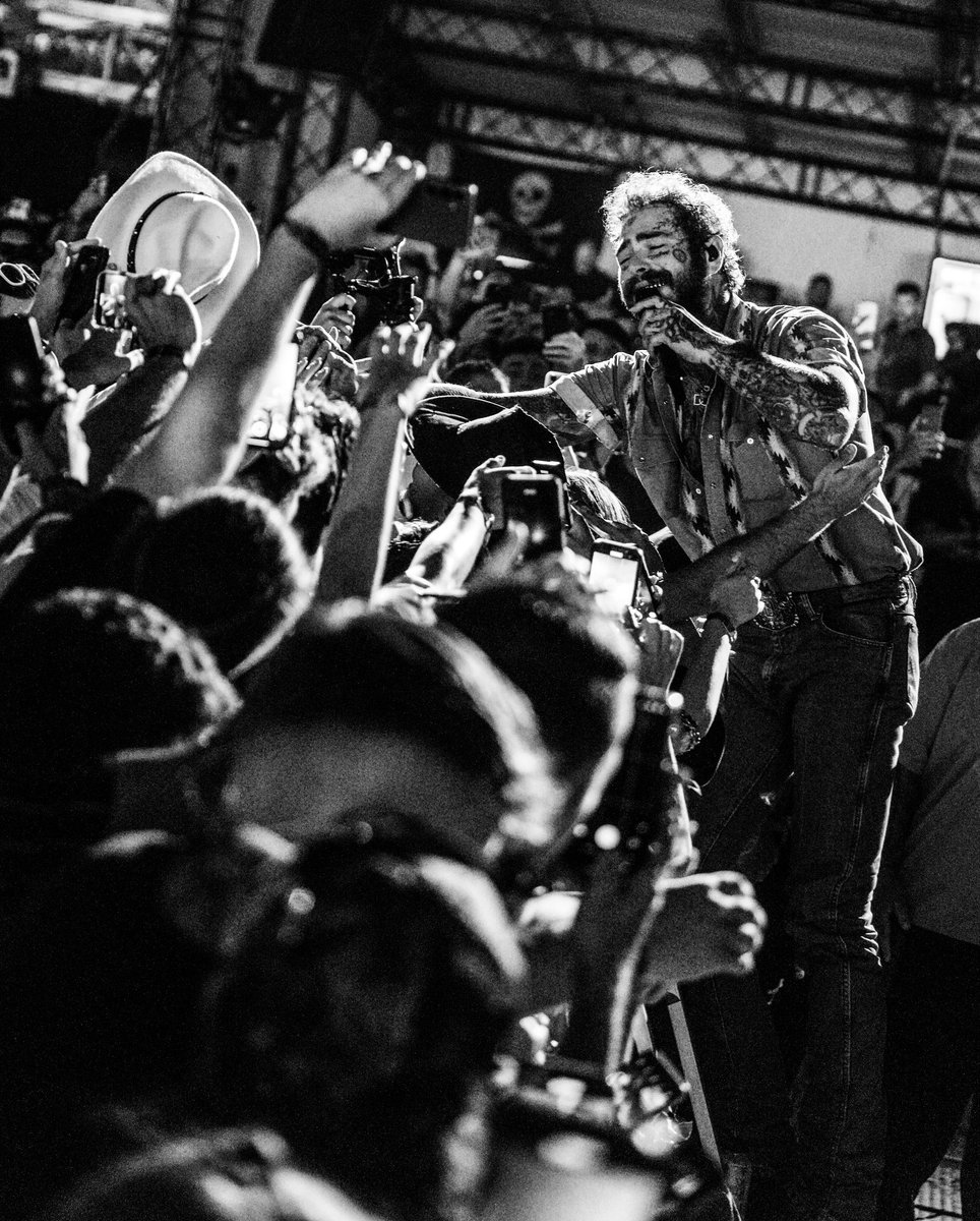 PostMalone's tweet photo. BIG ASS World Tour night 1 💛 https://t.co/aiYqaHQqfk