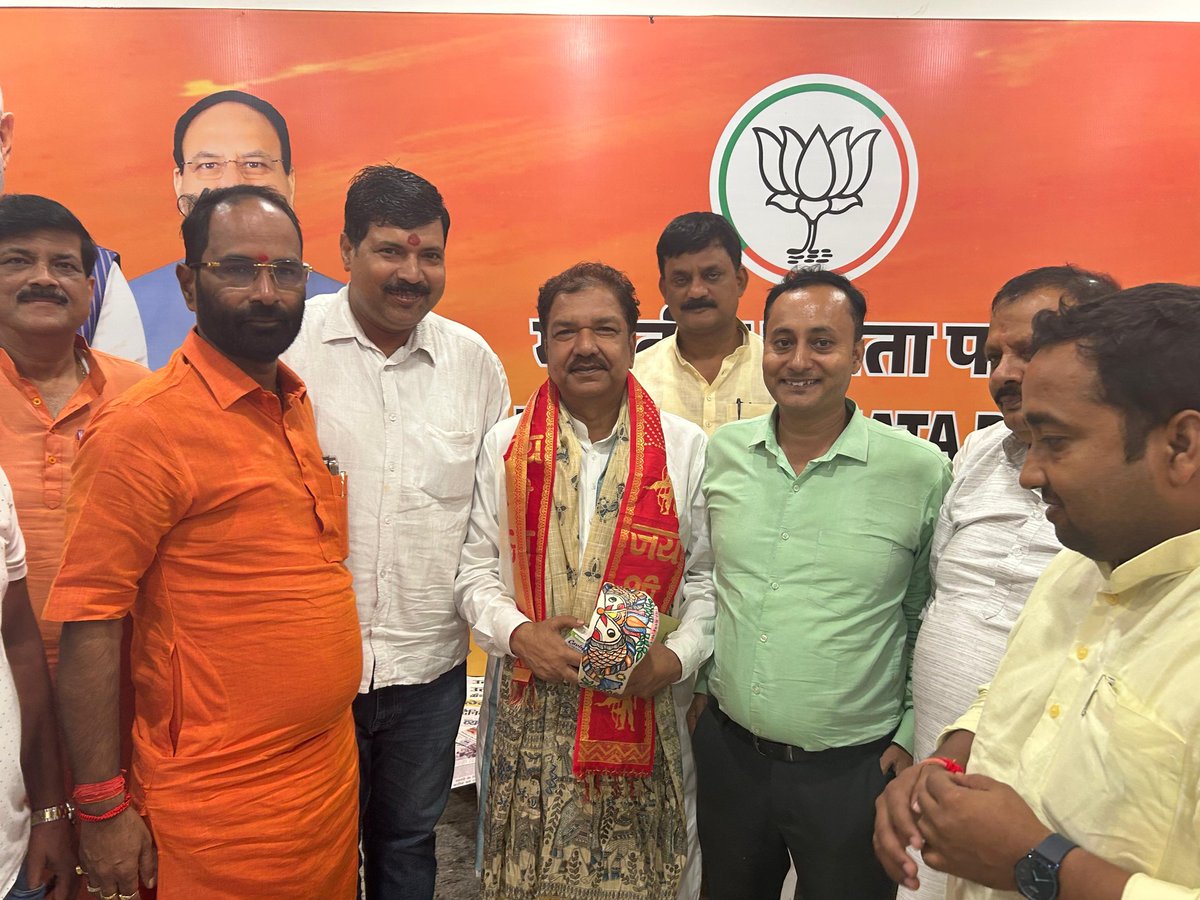 Journalist Saurabh Tiwari (@saurabhstv) on Twitter photo आज बिहार BJP के प्रदेश अध्यक्ष <a href="/DilipJaiswalBJP/">Dr Dilip Jaiswal 🇮🇳</a> जी से स्नेहपूर्ण मुलाक़ात का अवसर मिला। कोषाध्यक्ष रहे हों, मंत्री पद पर हों या अब प्रदेश अध्यक्ष—उनकी सहज और मिलनसार शैली हमेशा दिल जीत लेती है।
इस ख़ास पल में मेरे बड़े भाई समान, हर परिस्थिति में चट्टान की तरह साथ खड़े रहने वाले आज बिहार BJP के प्रदेश अध्यक्ष <a href="/DilipJaiswalBJP/">Dr Dilip Jaiswal 🇮🇳</a> जी से स्नेहपूर्ण मुलाक़ात का अवसर मिला। कोषाध्यक्ष रहे हों, मंत्री पद पर हों या अब प्रदेश अध्यक्ष—उनकी सहज और मिलनसार शैली हमेशा दिल जीत लेती है।
इस ख़ास पल में मेरे बड़े भाई समान, हर परिस्थिति में चट्टान की तरह साथ खड़े रहने वाले