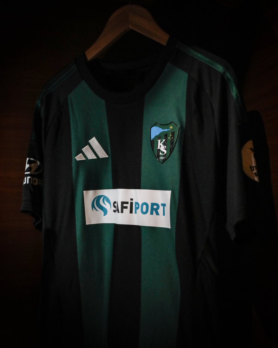 41insider's tweet photo. Kocaelispor, Bu akşam maça amatörde giydiğimiz nostalji formamızla sahaya çıkıyor https://t.co/zjqfd8sDzV