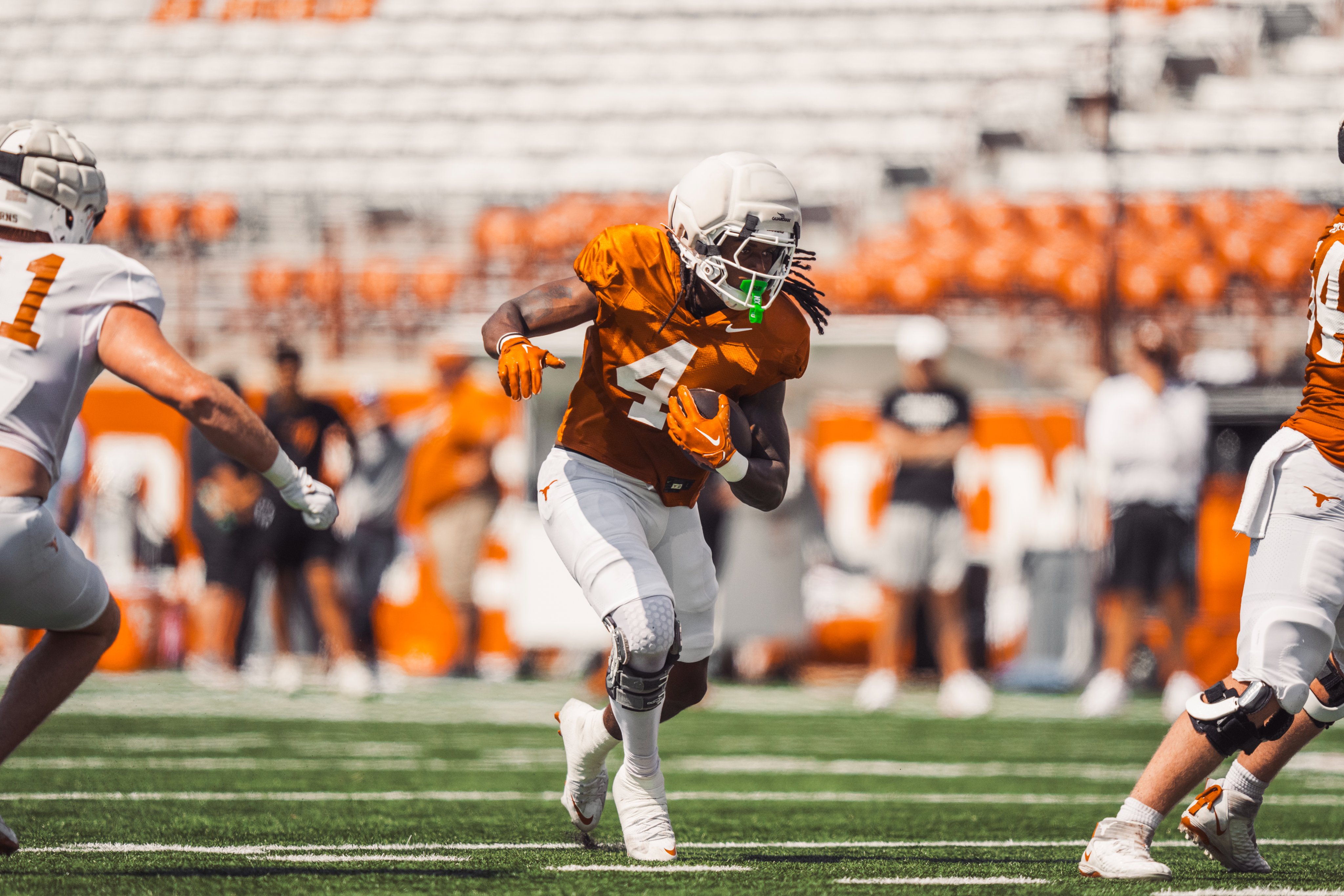 GyE_LcFWYAExiwV?format=jpg&name=4096x409