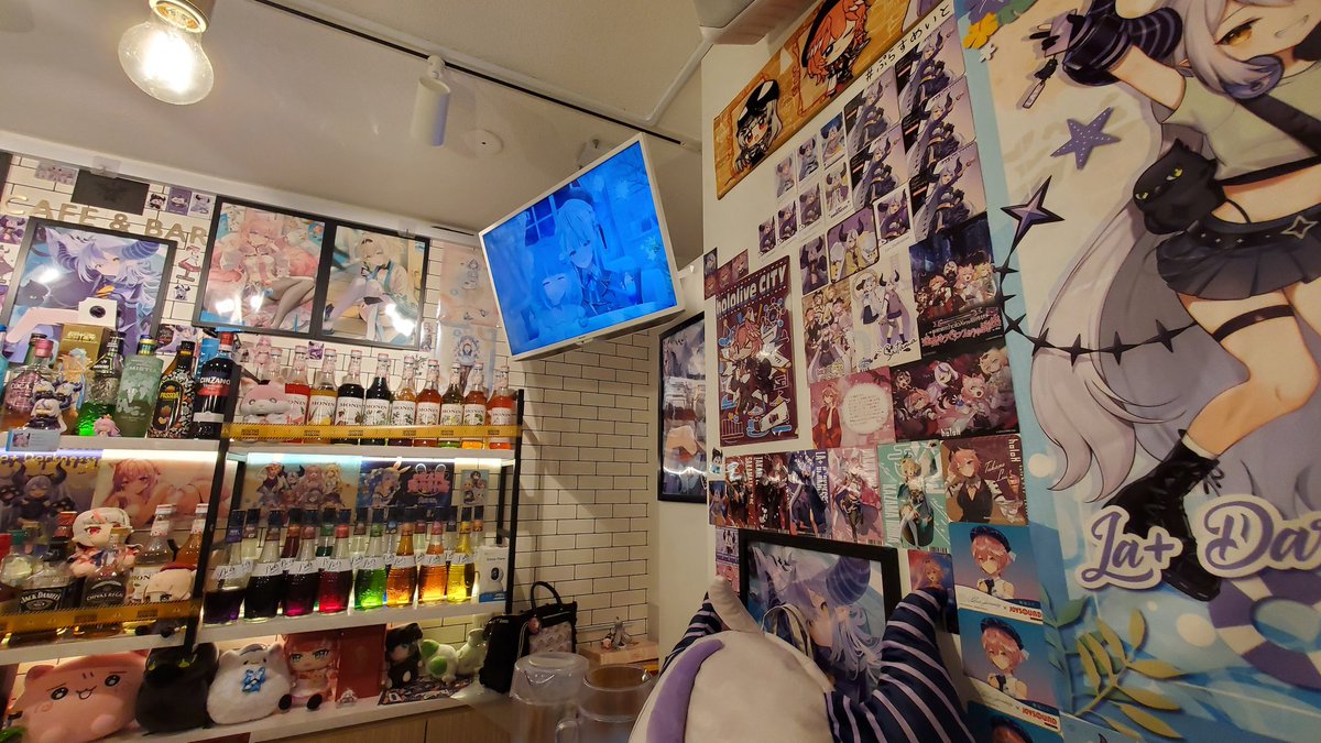 vivitansukisuki's tweet photo. プレオープンおめでとうございます🎉
店内SUGEYO\( 'ω')/
かるとさんやたてぃーじゃんうぃー
 #LEGALIS
 #かるとカフェバー https://t.co/YOHNEToYr3